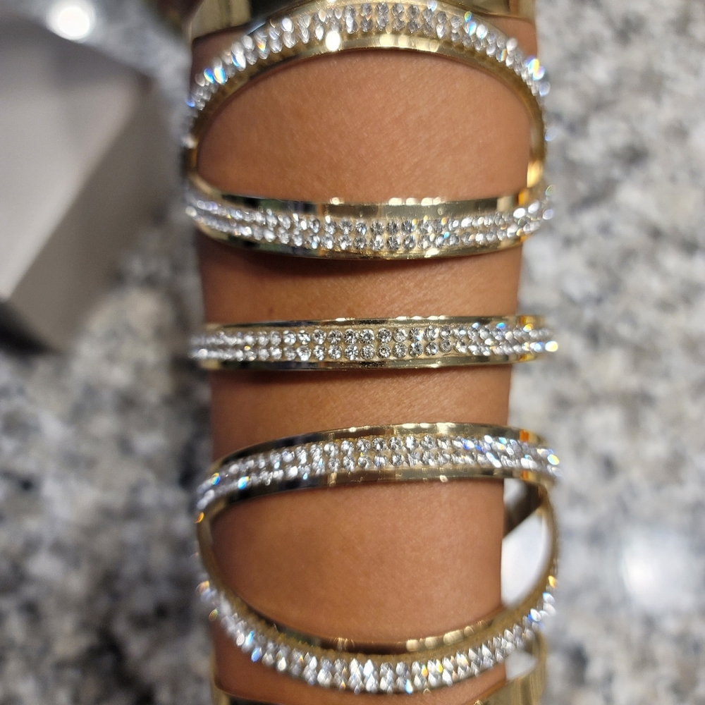 Golden bangle - Picture 3 of 4